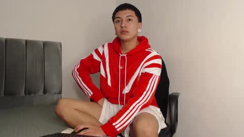 Snapshot of alex__lover chatting on 12-28-24, 01:50 Owen online show from 12-28-24, 01:50