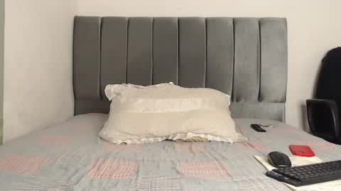 Snapshot of alex__lover chatting on 01-06-25, 04:04 Owen online show from 01-06-25, 04:04