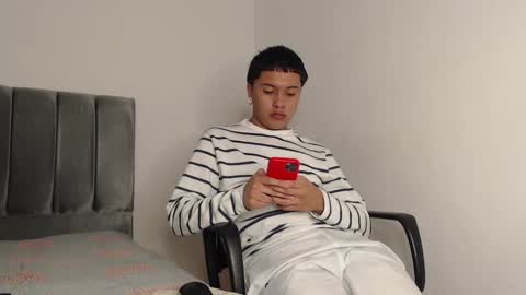 Snapshot of alex__lover chatting on 01-17-25, 04:49 Owen online show from 01-17-25, 04:49