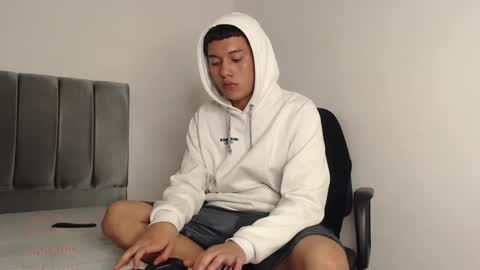 Snapshot of alex__lover chatting on 01-21-25, 04:54 Owen online show from 01-21-25, 04:54