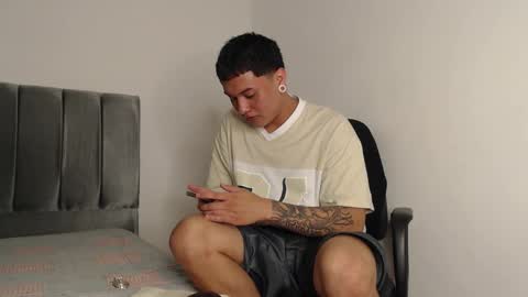 Snapshot of alex__lover chatting on 01-28-25, 05:00 Owen online show from 01-28-25, 05:00