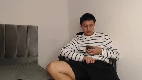 Snapshot of alex__lover chatting on 02-11-25, 05:05 Owen online show from 02-11-25, 05:05