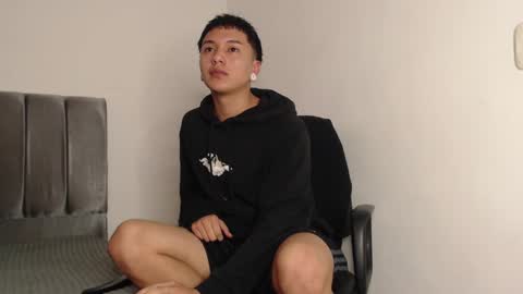 Snapshot of alex__lover chatting on 02-25-25, 01:09 Owen online show from 02-25-25, 01:09