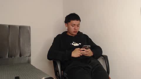 Snapshot of alex__lover chatting on 02-25-25, 04:14 Owen online show from 02-25-25, 04:14