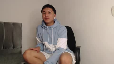 Snapshot of alex__lover chatting on 02-28-25, 01:47 Owen online show from 02-28-25, 01:47