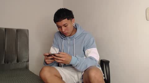 Snapshot of alex__lover chatting on 02-28-25, 04:54 Owen online show from 02-28-25, 04:54