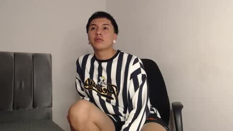 Snapshot of alex__lover chatting on 09-17-25, 02:02 Owen online show from 09-17-25, 02:02