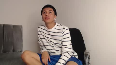 Snapshot of alex__lover chatting on 09-25-25, 01:42 Owen online show from 09-25-25, 01:42