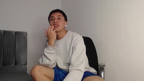 Snapshot of alex__lover chatting on 11-08-25, 01:39 Owen online show from 11-08-25, 01:39