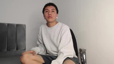 Snapshot of alex__lover chatting on 12-17-25, 01:22 Owen online show from 12-17-25, 01:22