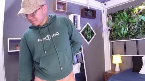 Snapshot of alex__montesco chatting on 03-05-25, 03:29 Alex online show from 03-05-25, 03:29