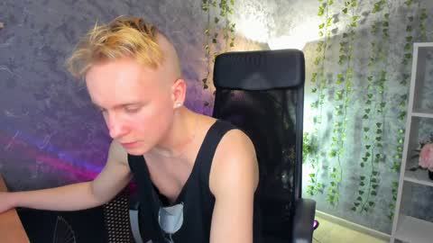 Snapshot of alex__sweet chatting on 12-28-24, 07:33 your Alex online show from 12-28-24, 07:33