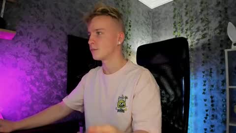 Snapshot of alex__sweet chatting on 10-24-25, 05:04 your Alex online show from 10-24-25, 05:04