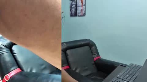 Snapshot of alex_and_rose___ chatting on 09-15-25, 01:33 ALEX AND ROSE online show from 09-15-25, 01:33