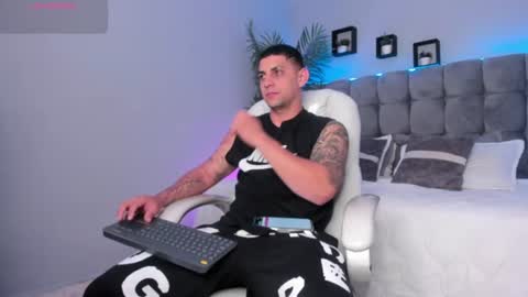 Snapshot of alex_cute77 chatting on 07-20-26, 01:02 alex online show from 07-20-26, 01:02