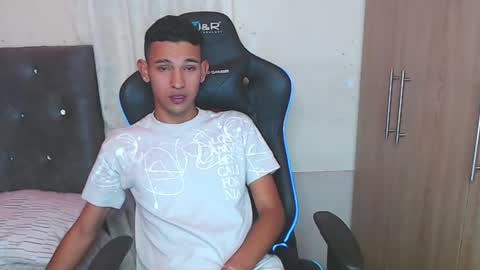 Snapshot of alex_diorrr chatting on 01-12-25, 12:39 Alex online show from 01-12-25, 12:39