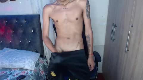 Snapshot of alex_diorrr chatting on 01-29-25, 10:53 Alex online show from 01-29-25, 10:53