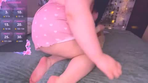 Snapshot of alex_dreams_ chatting on 10-14-25, 10:05 Alex online show from 10-14-25, 10:05