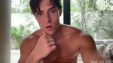 Snapshot of alex_islive chatting on 05-30-26, 08:28 Alex Stone online show from 05-30-26, 08:28