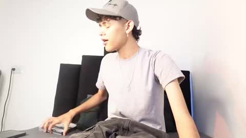 Snapshot of alex_mark_ chatting on 11-28-25, 01:36 alex_mark_ online show from 11-28-25, 01:36