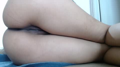 Snapshot of alex_nicha chatting on 10-19-25, 04:35 Nicha online show from 10-19-25, 04:35