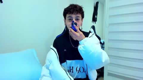 Snapshot of alex_poett chatting on 01-31-25, 01:01 Residente0xxx online show from 01-31-25, 01:01