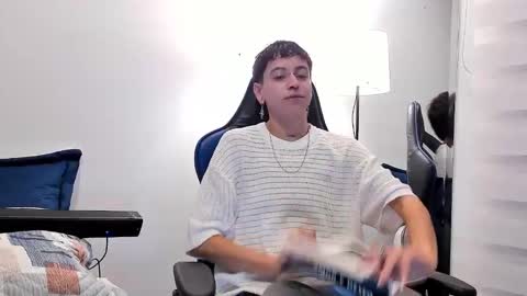 Snapshot of alex_poett chatting on 02-26-25, 06:58 Residente0xxx online show from 02-26-25, 06:58