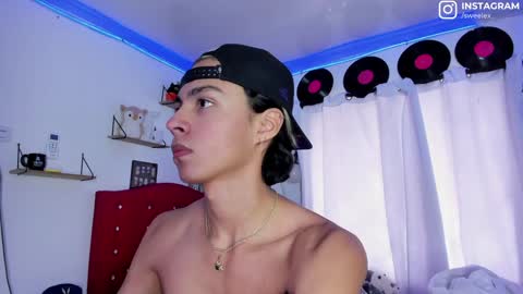 Snapshot of alex_sweet_69 chatting on 12-30-24, 03:57 Alex online show from 12-30-24, 03:57