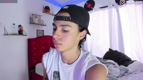 Snapshot of alex_sweet_69 chatting on 01-12-25, 05:44 Alex online show from 01-12-25, 05:44