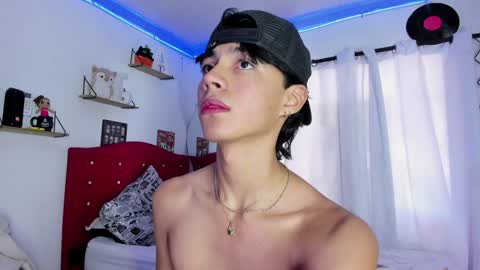 Snapshot of alex_sweet_69 chatting on 01-25-25, 01:30 Alex online show from 01-25-25, 01:30