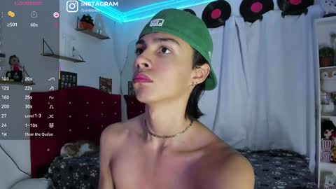 Snapshot of alex_sweet_69 chatting on 03-04-25, 10:35 Alex online show from 03-04-25, 10:35