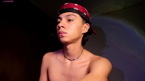 Snapshot of alex_sweet_69 chatting on 09-17-25, 01:35 Alex online show from 09-17-25, 01:35