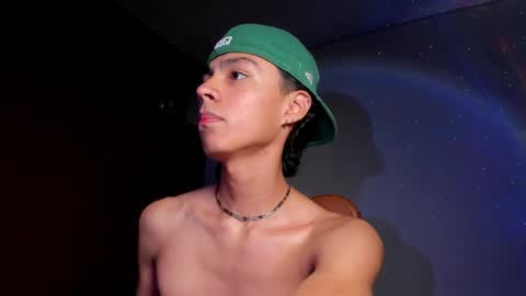 Snapshot of alex_sweet_69 chatting on 09-22-25, 01:24 Alex online show from 09-22-25, 01:24