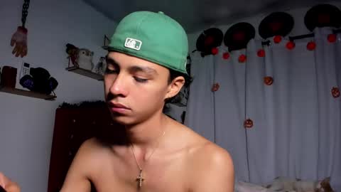 Snapshot of alex_sweet_69 chatting on 10-04-25, 02:04 Alex online show from 10-04-25, 02:04