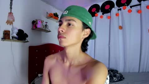 Snapshot of alex_sweet_69 chatting on 10-29-25, 09:05 Alex online show from 10-29-25, 09:05