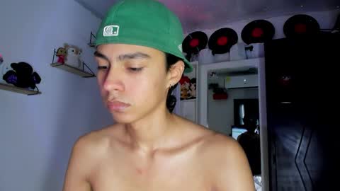 Snapshot of alex_sweet_69 chatting on 11-11-25, 04:18 Alex online show from 11-11-25, 04:18