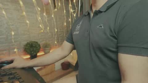 Snapshot of alex_volo chatting on 12-20-25, 02:02 Alex online show from 12-20-25, 02:02