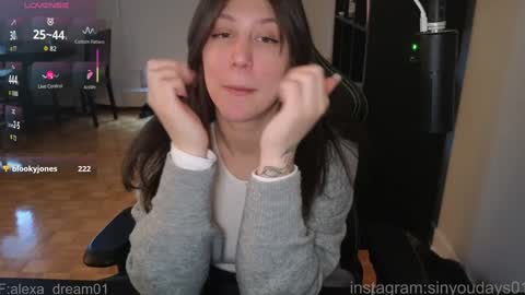 dont be afraid to click social media link its  working  just click on that  online show from 01-06-26, 09:18