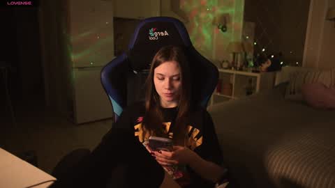 Snapshot of alexa_feels chatting on 01-29-25, 05:19 Little Duck homie online show from 01-29-25, 05:19