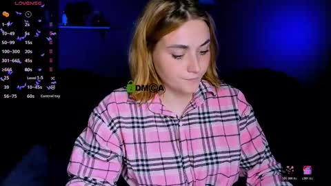 Snapshot of alexa_night_ chatting on 10-18-25, 08:37 alexa_night_ online show from 10-18-25, 08:37