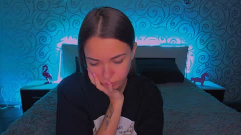 Snapshot of alexabarkley chatting on 12-04-24, 06:11 angel online show from 12-04-24, 06:11