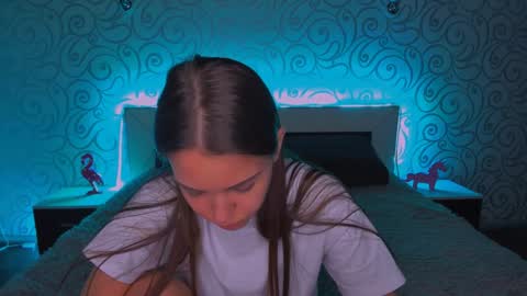 Snapshot of alexabarkley chatting on 12-12-24, 06:47 angel online show from 12-12-24, 06:47