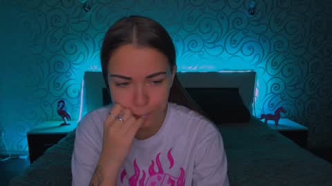 Snapshot of alexabarkley chatting on 12-16-24, 03:19 angel online show from 12-16-24, 03:19