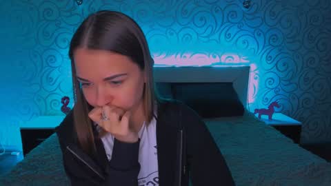 Snapshot of alexabarkley chatting on 12-19-24, 06:34 angel online show from 12-19-24, 06:34