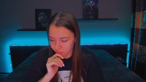 Snapshot of alexabarkley chatting on 02-14-25, 03:11 angel online show from 02-14-25, 03:11