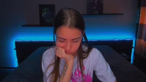 Snapshot of alexabarkley chatting on 02-20-25, 06:17 angel online show from 02-20-25, 06:17