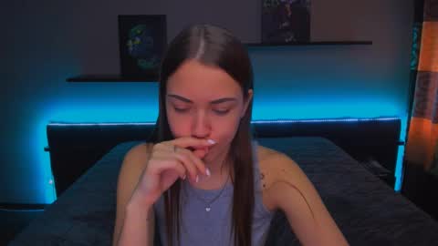 Snapshot of alexabarkley chatting on 02-25-25, 06:25 angel online show from 02-25-25, 06:25