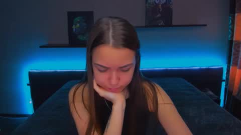 Snapshot of alexabarkley chatting on 03-05-25, 03:08 angel online show from 03-05-25, 03:08