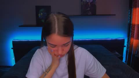 Snapshot of alexabarkley chatting on 03-11-25, 06:21 angel online show from 03-11-25, 06:21