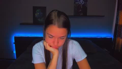 Snapshot of alexabarkley chatting on 09-15-25, 12:32 angel online show from 09-15-25, 12:32